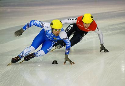 picture of short track speed skaters