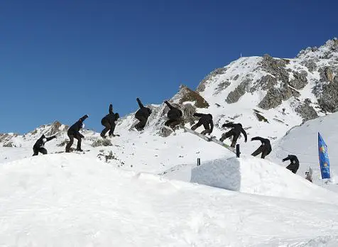 picture of snowboarder doing frontside 180