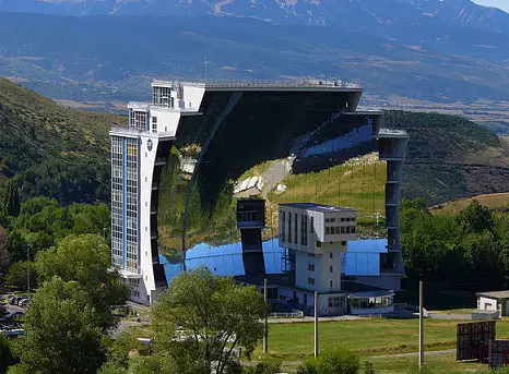 parabolic solar furnace in france