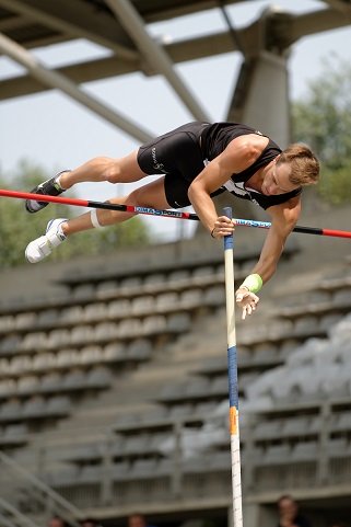 pole vaulting picture