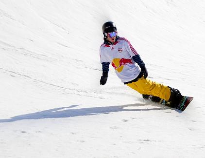picture of snowboarder doing a purely carved turn